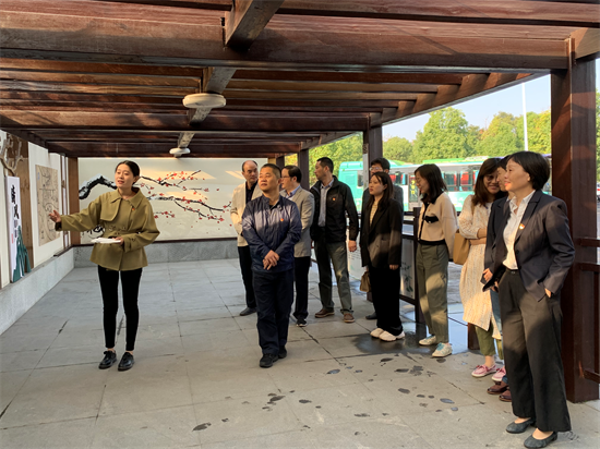 4788e163f2a9cf4677274fbba47628a2.png 參觀(guān)梅山公交清廉文化主題樞紐站.png